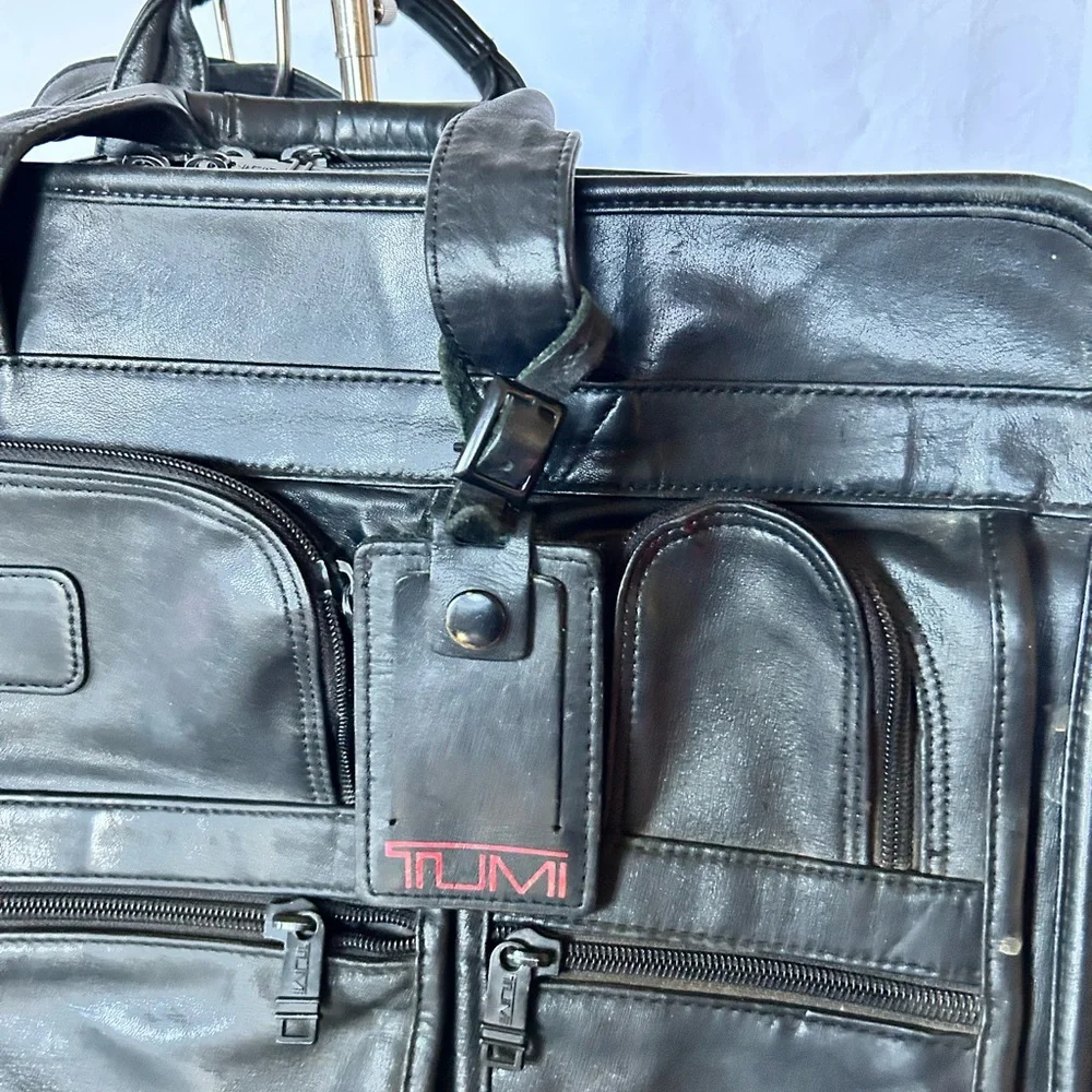 TUMI Classic Black Leather Business Briefcase Organizer.
